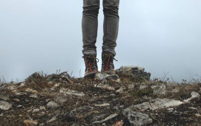 Buty outdoor dla sportowych entuzjastów, wytrzymałe obuwie trekkingowe na jesienną przygodę