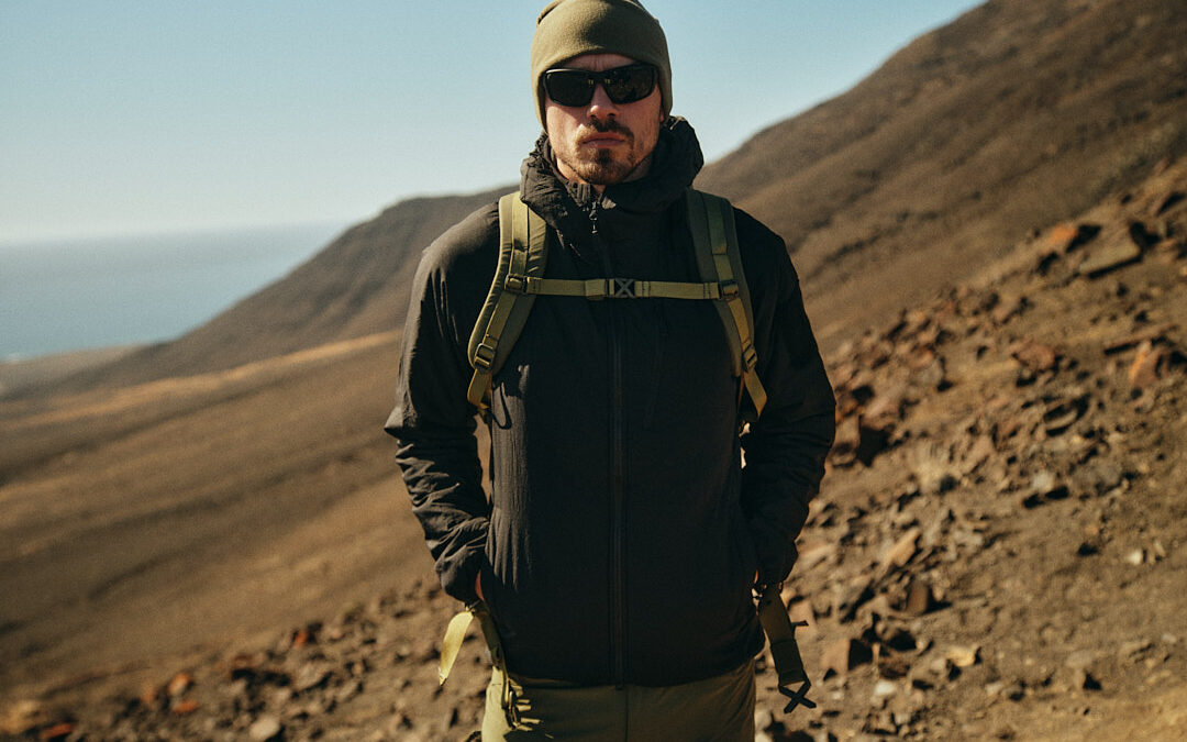 Dlaczego kurtki wojskowe to must-have dla miłośników survivalu?