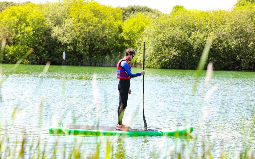 Jaka kamizelka na SUP? Zobacz nasz poradnik