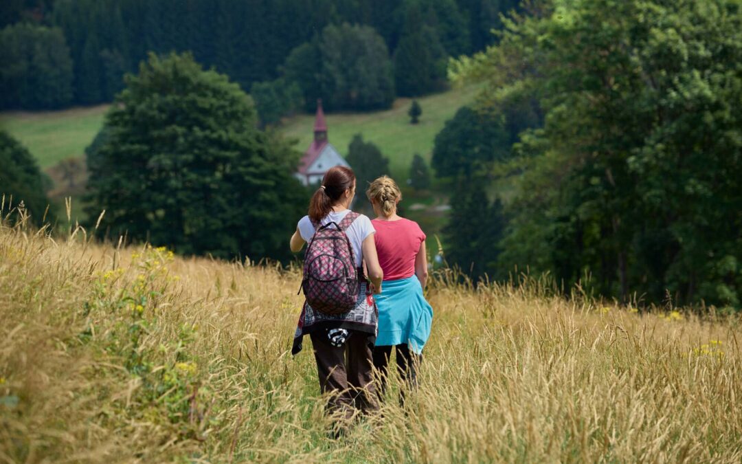 Bez bólu i kontuzji — jak używać kompresu żelowego podczas wypraw pieszych i rowerowych?