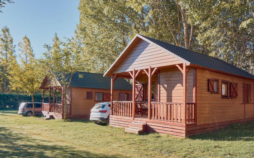 Domki całoroczne rekreacyjne – czy to dobry pomysł na biznes?