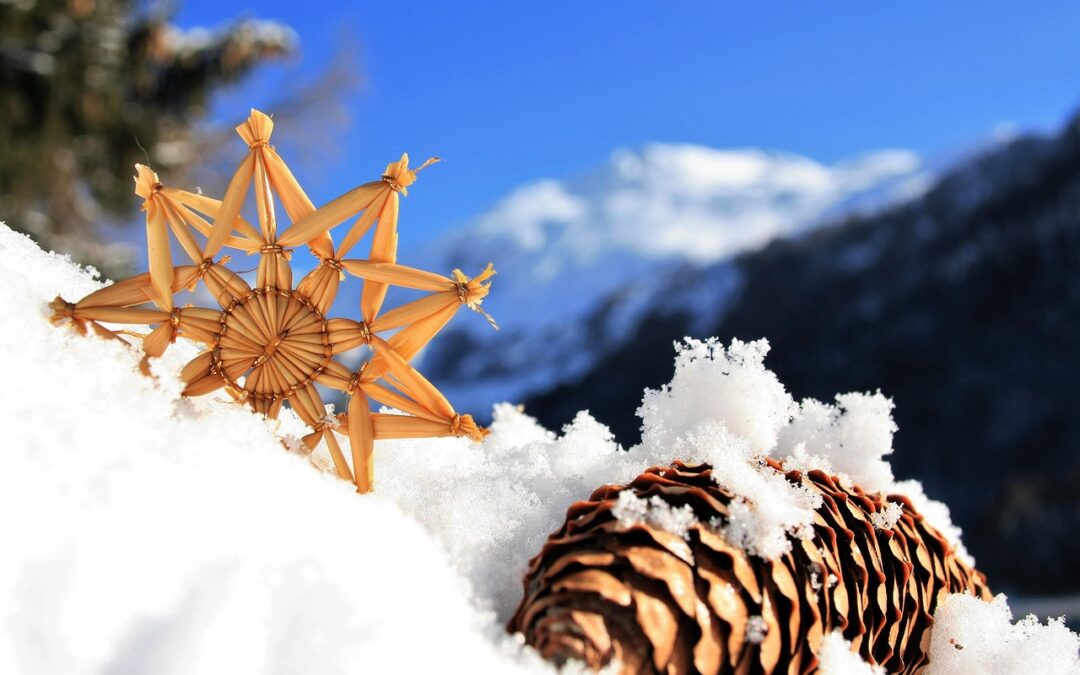 Jak przygotować się na Boże Narodzenie w górach? Poradnik dla podróżnych – co zabrać i na co uważać.