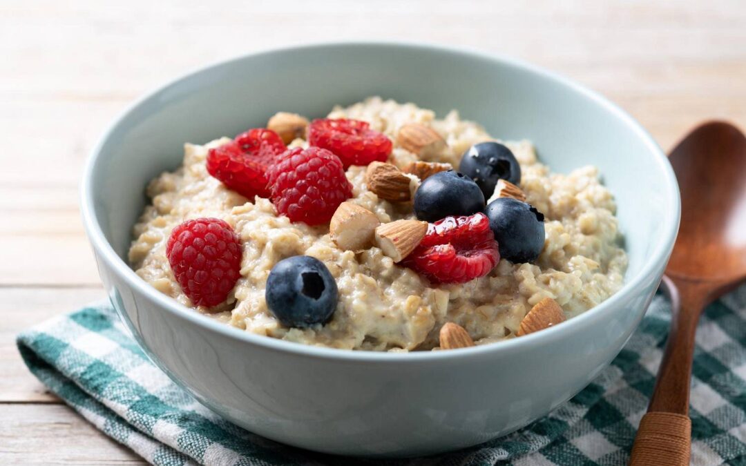 Poranny rytuał dla jelit – dlaczego warto sięgnąć po owsiankę mikrobiotyczną?