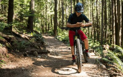 Cyfrowy plecak rowerzysty: jakie aplikacje naprawdę przydają się na długiej trasie?