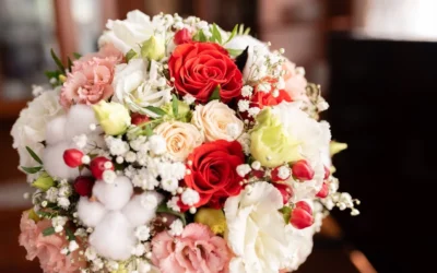 Kwiaciarnia stacjonarna czy zamówienie online? Porównujemy sposoby na idealny bukiet