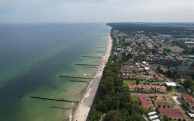 Plaże Środkowego Pomorza: Porównanie struktury piasku i czystości wód w rejonie Kołobrzegu i okolic
