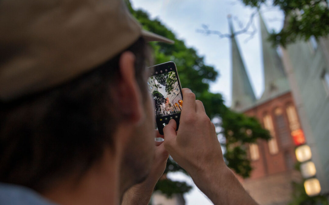 Folia hydrożelowa na telefon - sposób na ochronę smartfona w podróży