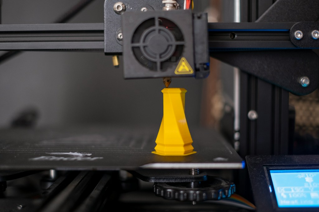 Nowoczesne prototypowanie i druk przestrzenny: Jak opanować PLA i uzyskać perfekcyjne wydruki 3D?